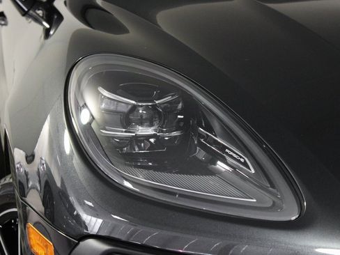 Used 2025 Porsche Macan Turbo image 11
