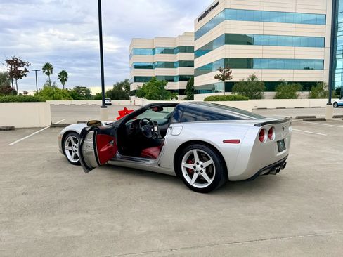 Used 2007 Chevrolet Corvette Coupe w/ Preferred Equipment Group RWD image 24
