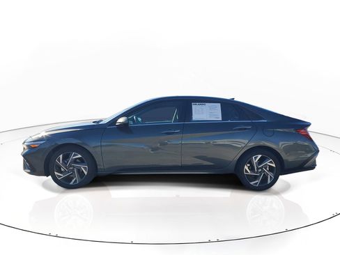 Used 2025 Hyundai Elantra SEL image 4