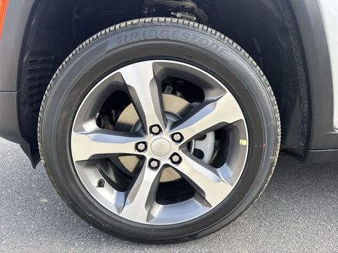 New 2026 Jeep Grand Cherokee Limited image 17