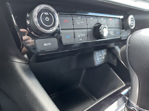 Used 2025 Jeep Compass Limited AWD/4WD image 27