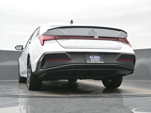 Certified 2025 Hyundai Elantra SEL image 29