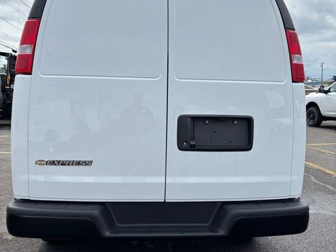 New 2026 Chevrolet Express 2500 RWD image 9