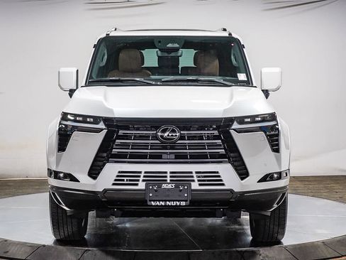 Used 2025 Lexus GX 550 w/ Accessory Package (2T) image 2