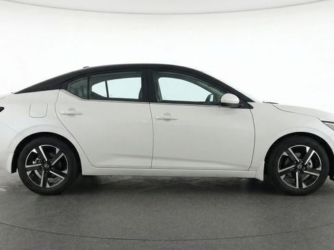 Used 2025 Nissan Sentra SV FWD image 11