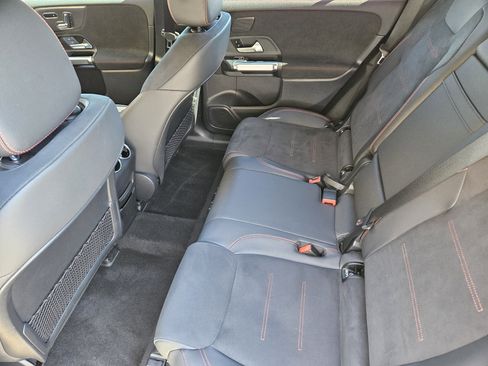 Used 2023 Mercedes-Benz EQB 300 4MATIC image 30