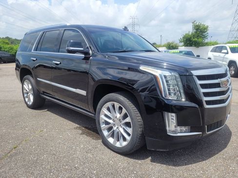 Used 2018 Cadillac Escalade Premium Luxury RWD image 14