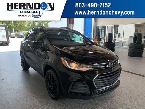 Used 2022 Chevrolet Trax LT w/ Midnight Edition AWD/4WD image 1