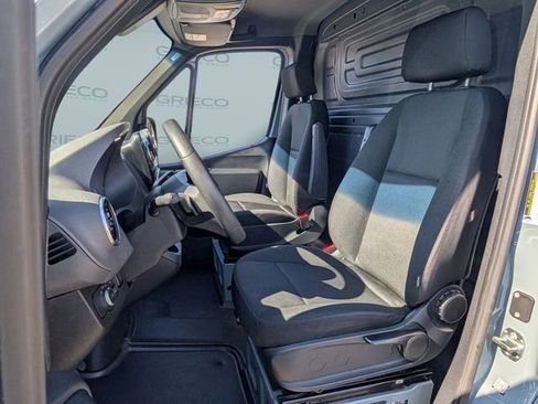 Used 2025 Mercedes-Benz Sprinter 2500 image 4