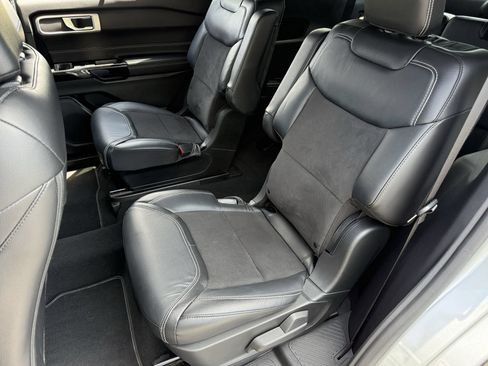 Used 2022 Ford Explorer ST AWD/4WD image 15