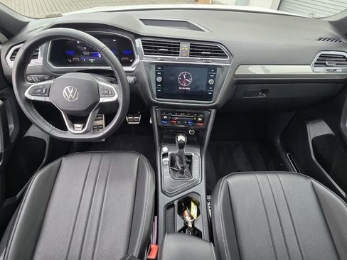 Certified 2023 Volkswagen Tiguan SE R-Line image 18
