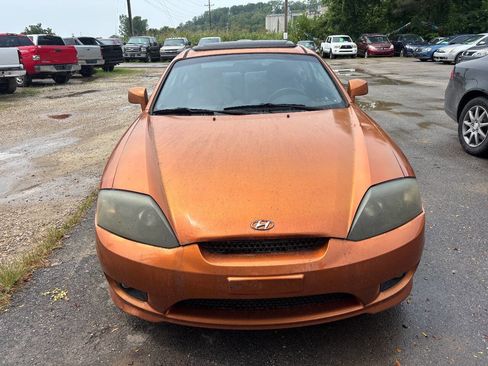 Used 2006 Hyundai Tiburon SE image 3