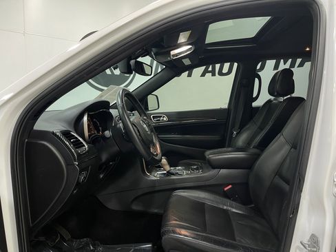 Used 2017 Jeep Grand Cherokee Limited image 12