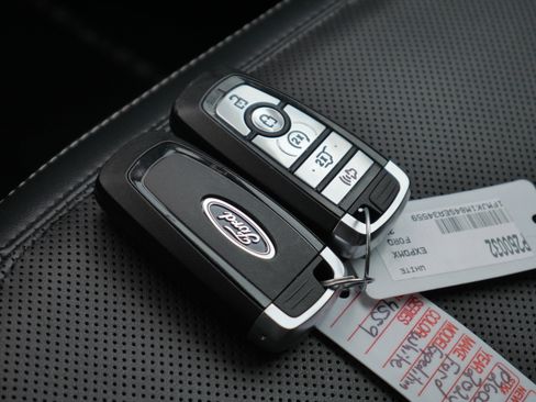 Certified 2025 Ford Expedition Max Platinum image 40