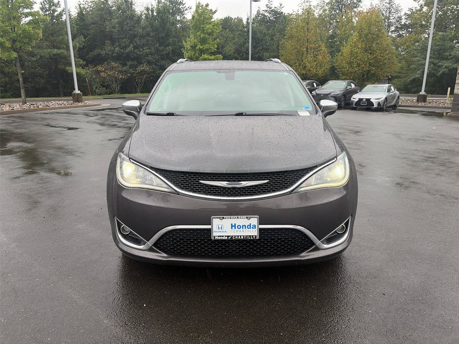 Used 2017 Chrysler Pacifica Limited FWD image 2