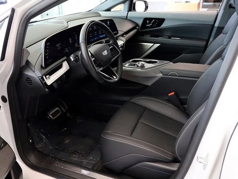 Used 2025 Cadillac Optiq Luxury 2 w/ LPO, Floor Liner Package AWD/4WD image 10