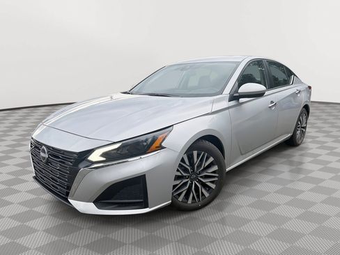 Used 2023 Nissan Altima 2.5 SV FWD image 1