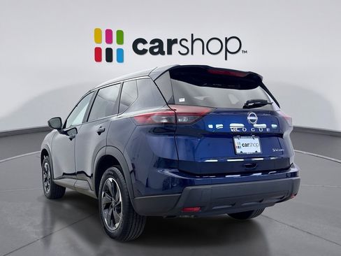 Used 2024 Nissan Rogue SV image 3