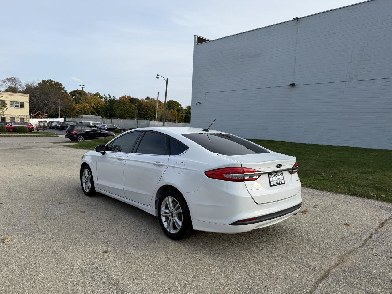 Used 2018 Ford Fusion SE w/ Fusion SE Technology Package FWD image 5