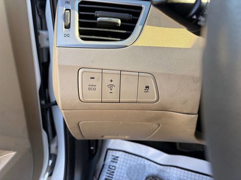 Used 2013 Hyundai Elantra GLS w/ Preferred Pkg image 17