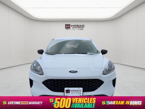 Used 2022 Ford Escape SE image 2