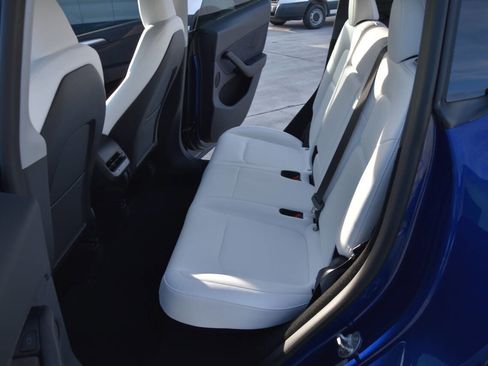 Used 2023 Tesla Model Y AWD image 8