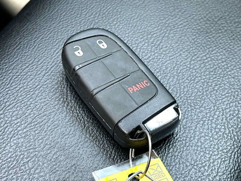 Used 2022 Jeep Compass Latitude FWD image 29