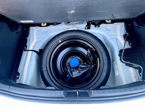 Used 2015 Toyota Yaris L image 26