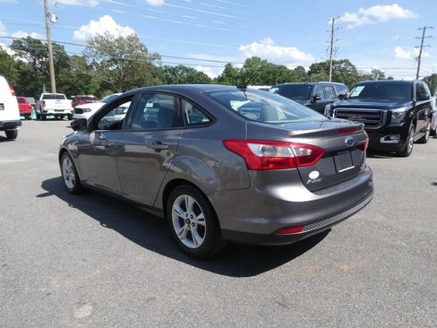 Used 2014 Ford Focus SE FWD image 8