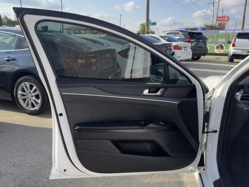 Used 2021 Kia K5 LXS image 12