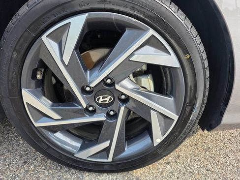 Used 2024 Hyundai Elantra Limited FWD image 7