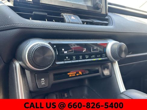 Used 2019 Toyota RAV4 LE w/ All Weather Liner Package AWD/4WD image 17