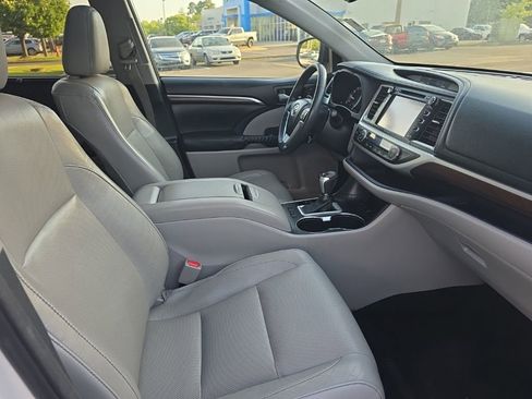 Used 2014 Toyota Highlander Limited AWD/4WD image 9