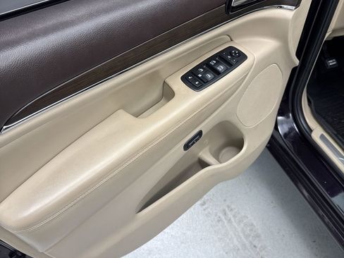 Used 2019 Jeep Grand Cherokee Overland image 14