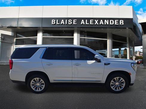 Used 2023 GMC Yukon SLT image 2