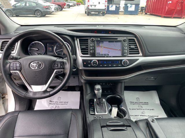 Used 2019 Toyota Highlander XLE AWD/4WD image 22