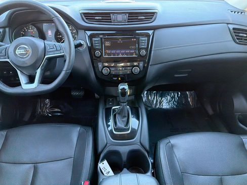 Used 2019 Nissan Rogue SL w/ Premium Package image 18