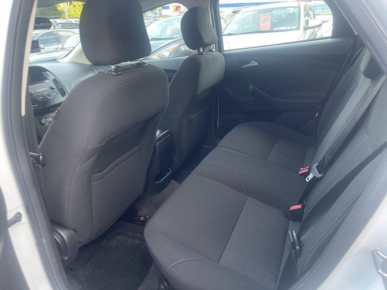 Used 2015 Ford Focus SE FWD image 15