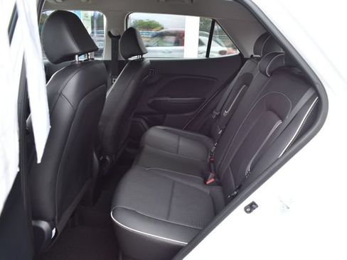 Used 2025 Hyundai Venue Limited FWD image 26