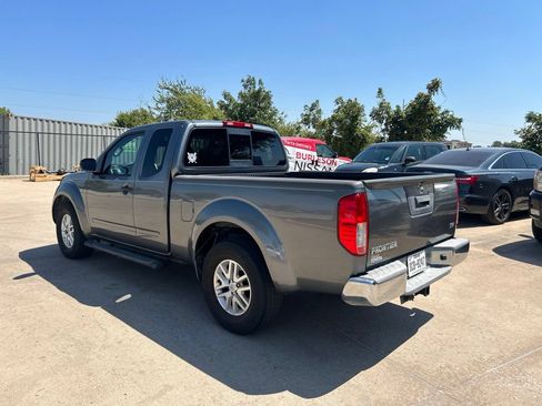 Used 2016 Nissan Frontier SV RWD image 3