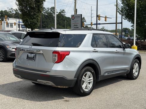 Used 2023 Ford Explorer XLT w/ Equipment Group 202A RWD image 10