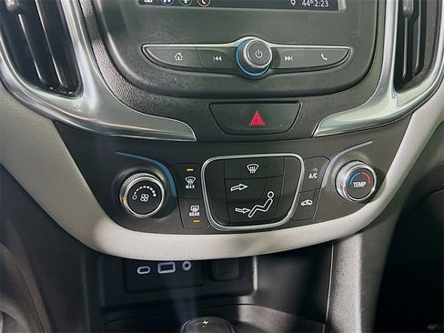 Used 2020 Chevrolet Equinox LT image 15