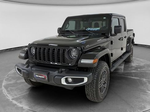 Used 2024 Jeep Gladiator Sport AWD/4WD image 7