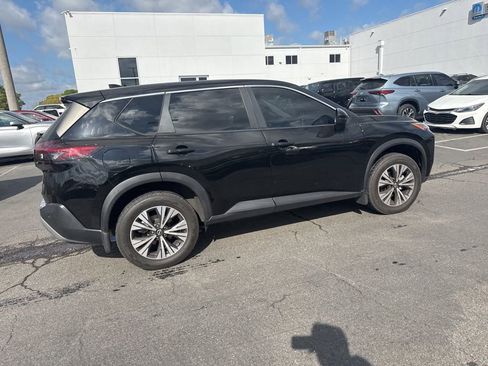 Used 2023 Nissan Rogue SV image 4