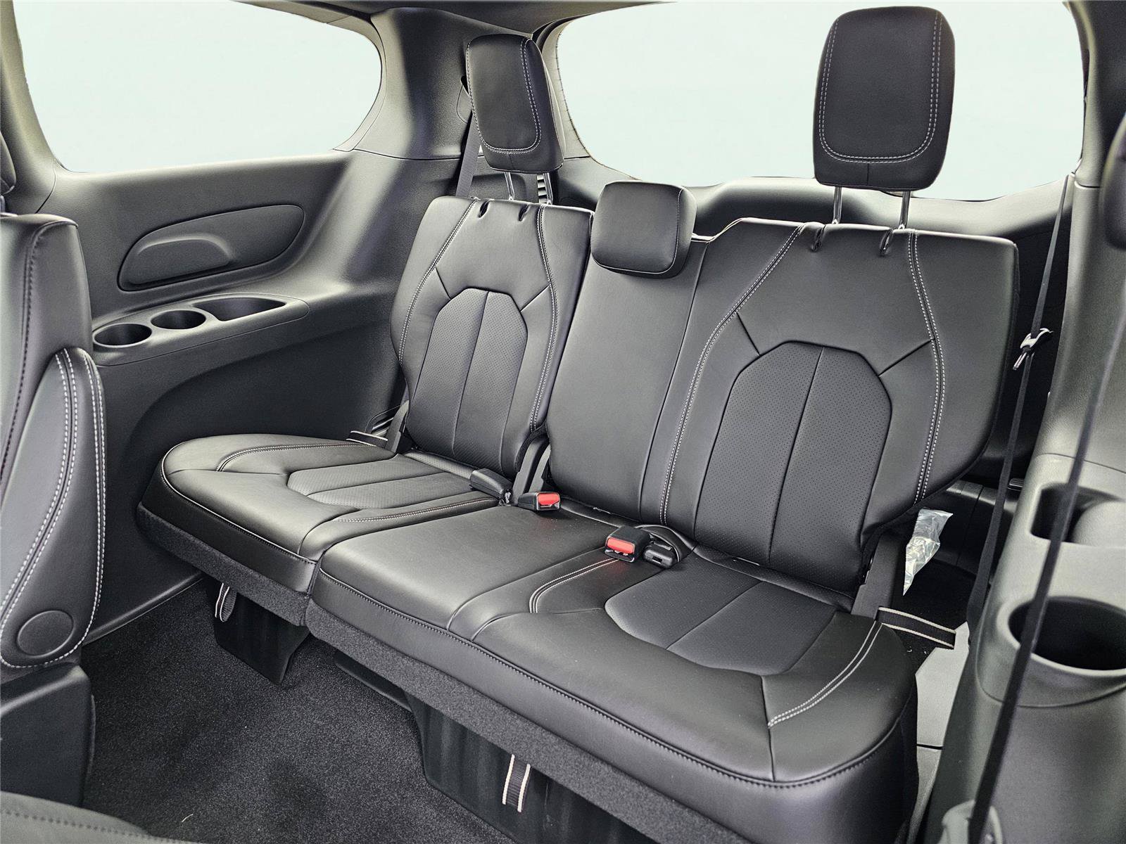 New 2026 Chrysler Pacifica Select FWD image 32