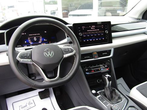 New 2026 Volkswagen Taos SE AWD/4WD image 20