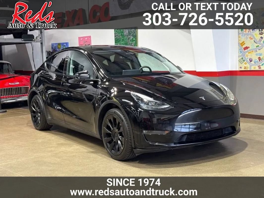 Used 2023 Tesla Model Y Long Range AWD/4WD image 1