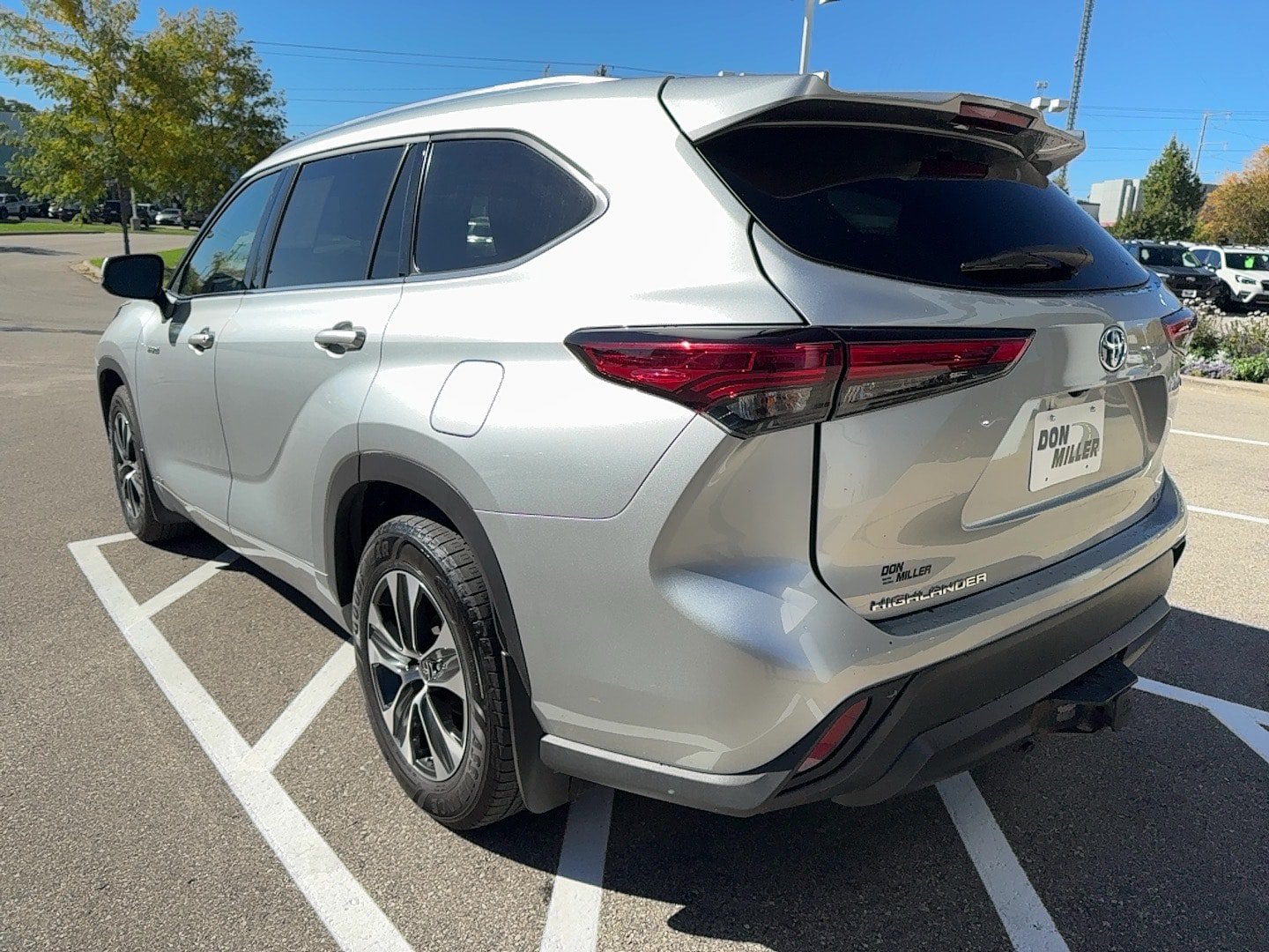 Used 2020 Toyota Highlander XLE AWD/4WD image 5