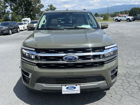 Used 2024 Ford Expedition Limited AWD/4WD image 3