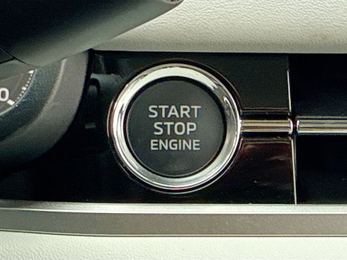 New 2026 Mitsubishi Outlander SE image 9